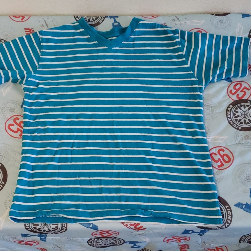 Boys 2 shirt bundle - Picture 2 of 5